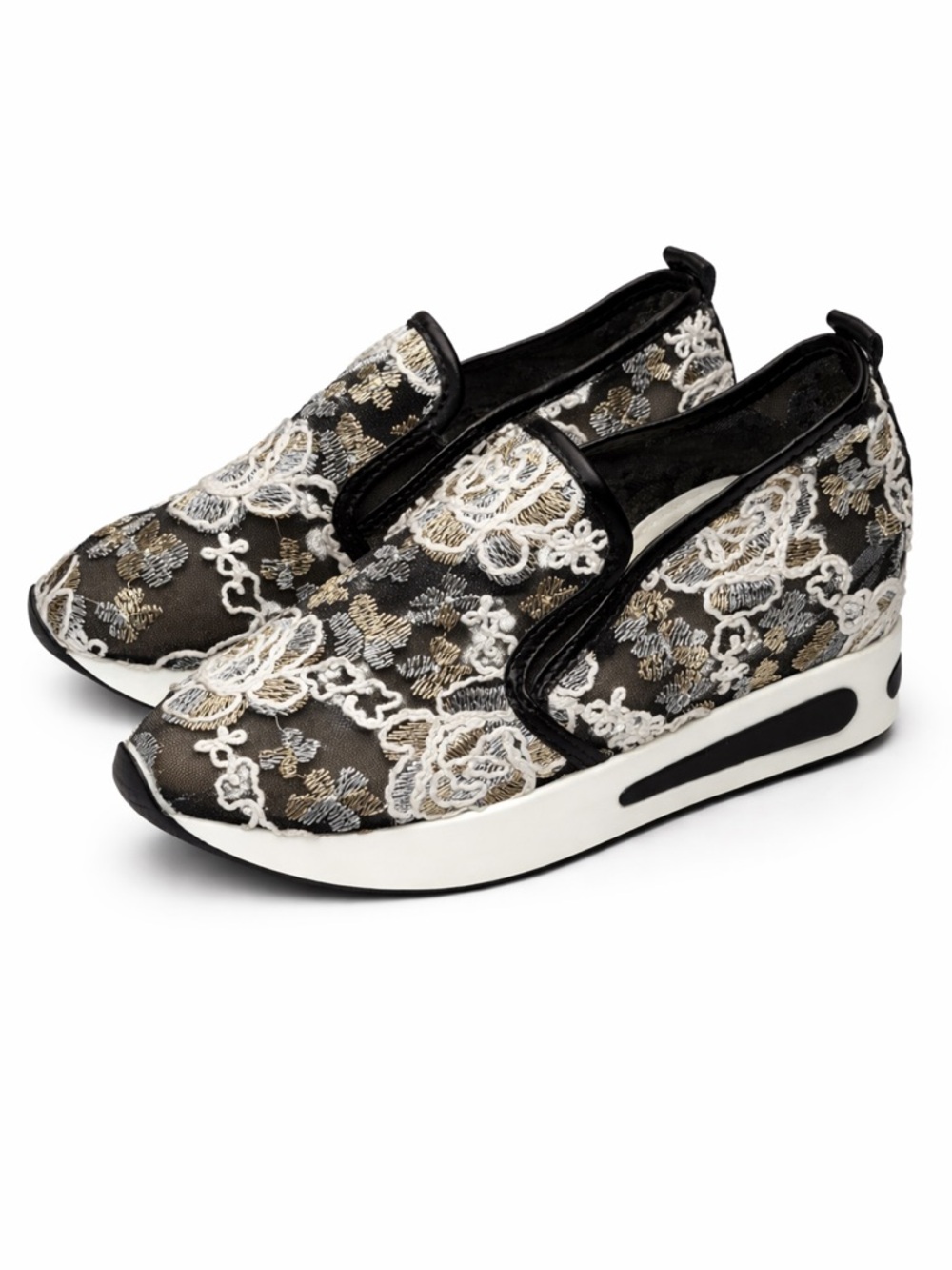 Black Floral Embroidered Slip-On Wedge Sneakers Size 39 Boho Chic Platform Shoes